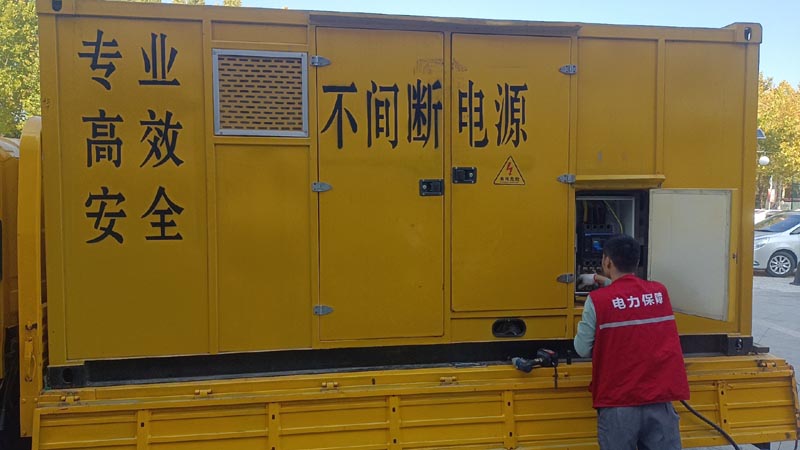 武鸣柴油发电机组和UPS电源配合使用时，如何避免切换过程中的电力中断？
